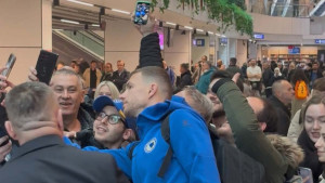 Svi su danas na sarajevskom aerodromu vidjeli zašto je Edin Džeko "babuka"