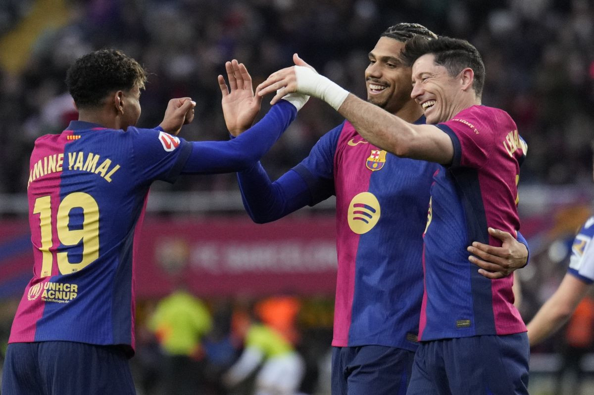 Barcelona prodaje još jednu zvijezdu! Tri velikana se bore za njega, cijena 65 miliona i rok 10 dana Barcelona prodaje još jednu zvijezdu! Tri velikana se bore za njega, cijena 65 miliona i rok 10 dana