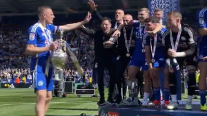 Bio i ostao ikona: Vardy vratio Leicester u elitu, pa odbio da podigne trofej, želio je samo...
