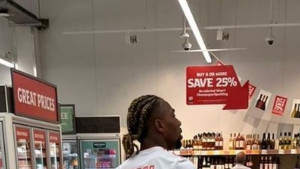 Ušao u supermarket i sreo Adamu Traorea, pa se šokirao kada je vidio kakav dres nosi igrač Wolvesa