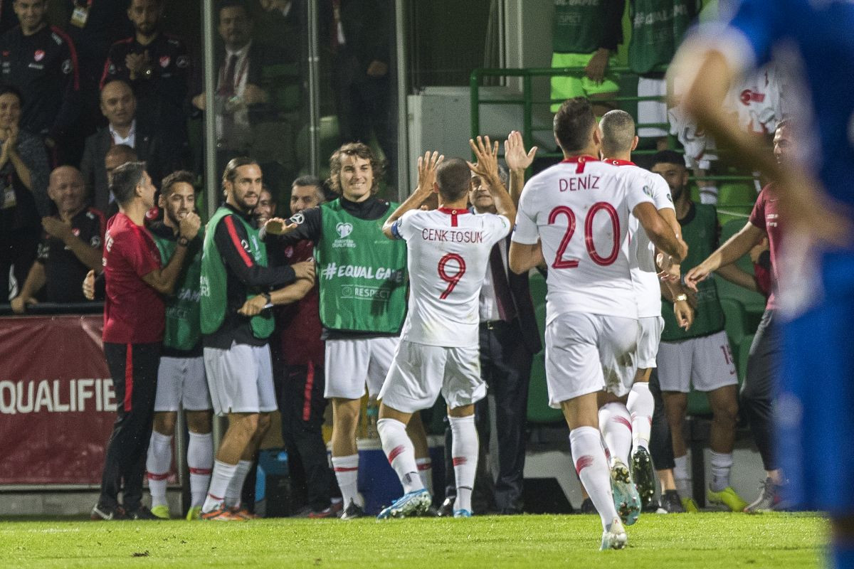 Turska protutnjala kroz Moldaviju, Francuzi rutinski, Albanija udaljila Island od Eura