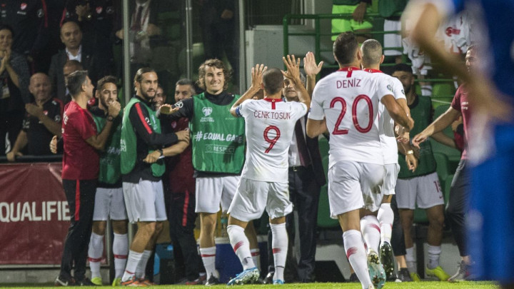 Turska protutnjala kroz Moldaviju, Francuzi rutinski, Albanija udaljila Island od Eura