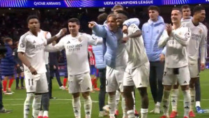 Nezaboravna scena: Luka Modrić pokazuje prema tribinama i potom nastaje haos među igračima Reala