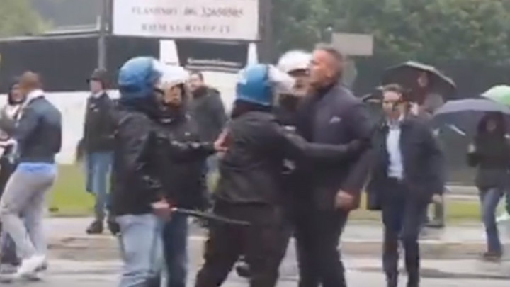 Siniša Mihajlović krenuo na navijača, policajci morali reagovati