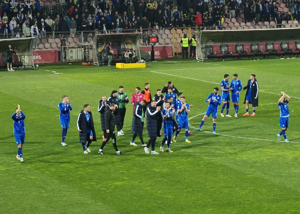 Navijači su znali nagraditi fenomenalnu igru neke nove Bosne i Hercegovine Navijači su znali nagraditi fenomenalnu igru neke nove Bosne i Hercegovine