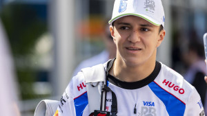 Isack Hadjar kažnjen pred utrku u Kanadi zbog onog što je uradio Carlosu Sainzu
