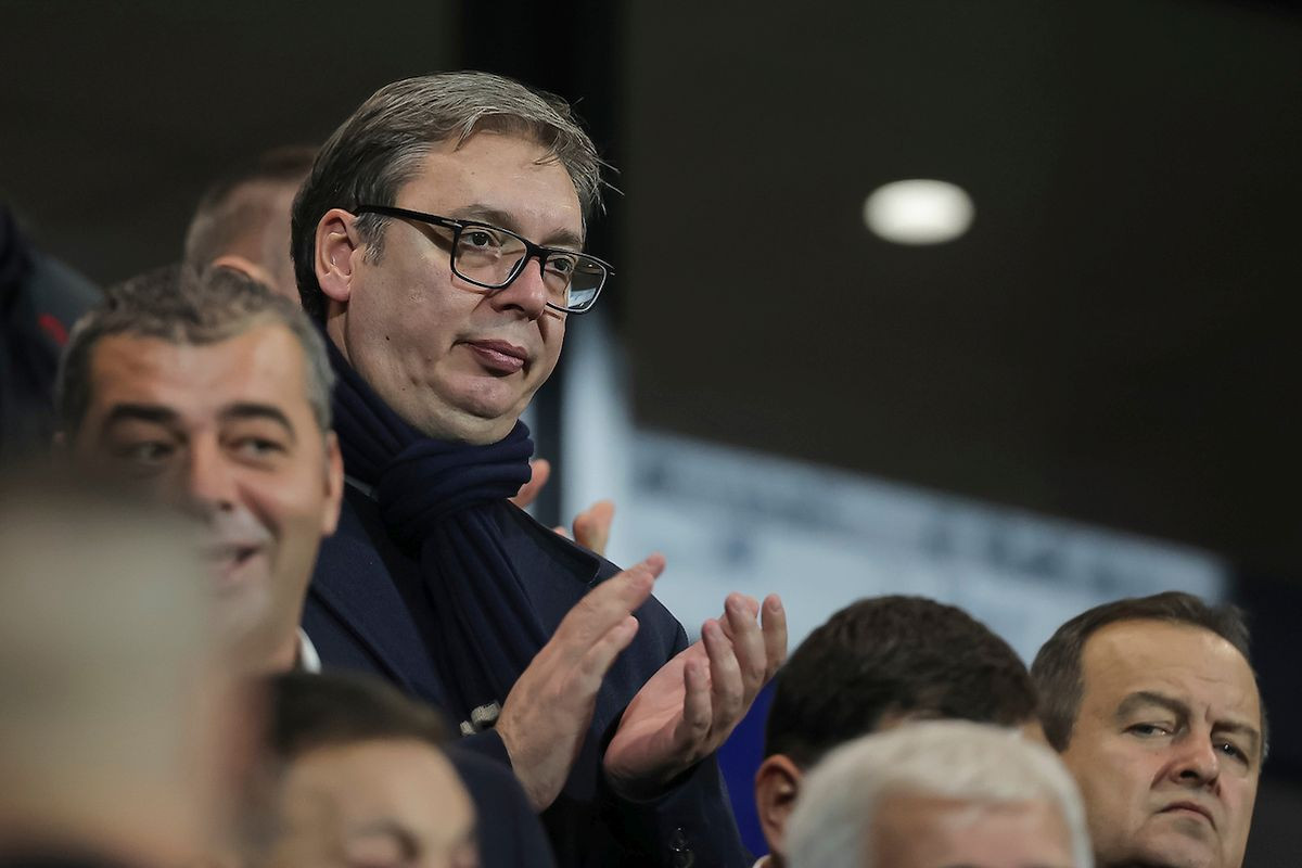 Srpsku legendu uhvatili u društvu Vučića i Dodika: "Treba se zidati po Beogradu..." Srpsku legendu uhvatili u društvu Vučića i Dodika: "Treba se zidati po Beogradu..."