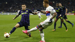 Everton dobija brojne ponude za Bešića