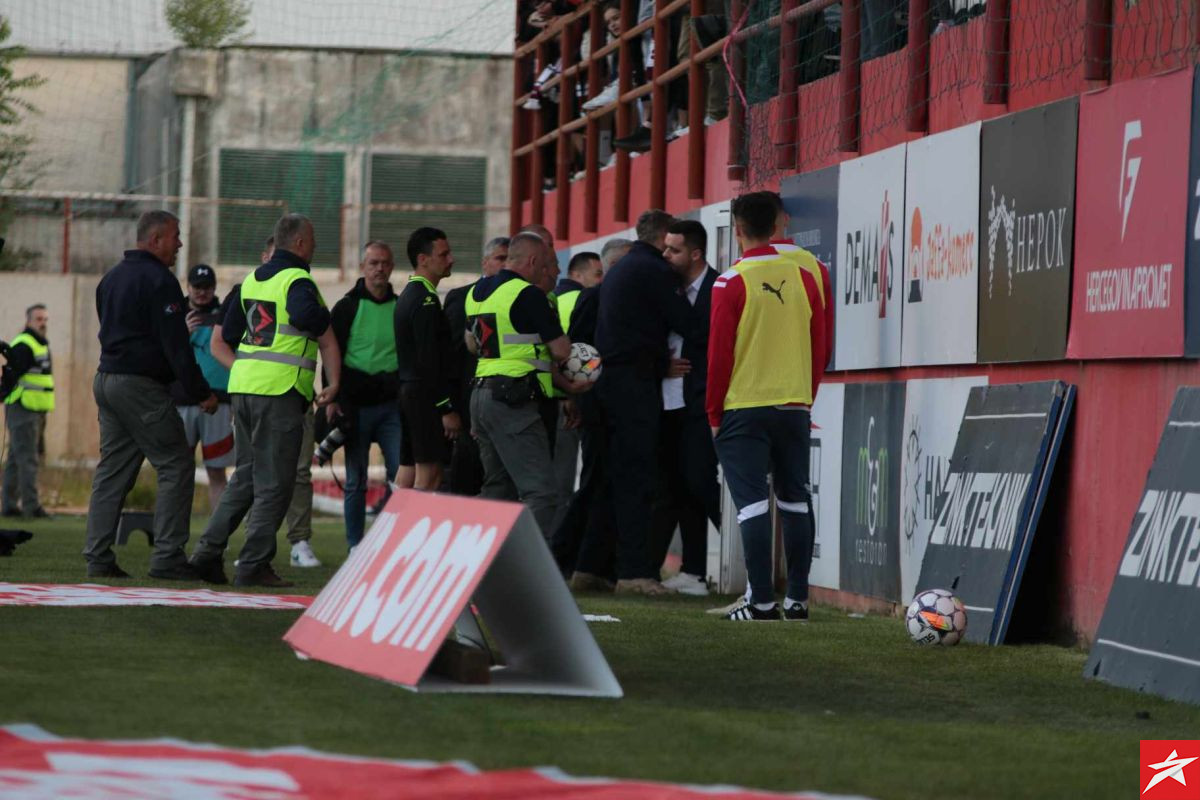 Tenzije na poluvremenu utakmice u Mostaru Tenzije na poluvremenu utakmice u Mostaru
