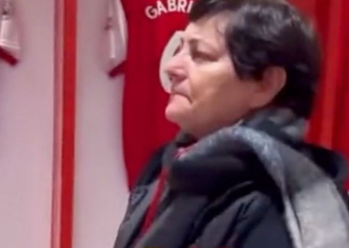 Ušla u svlačionicu Arsenala, ugledala dres svog sina, a onda su suze same krenule
