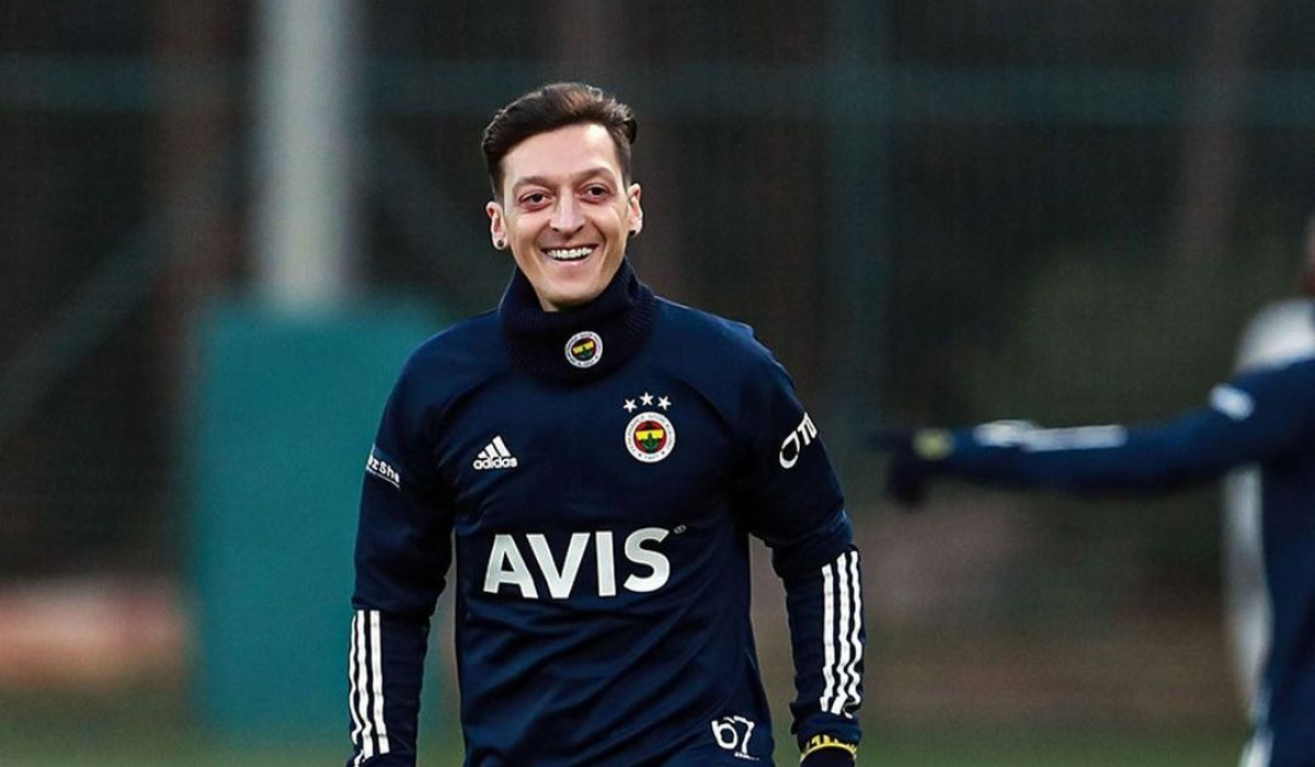 Mesut Ozil objasnio zašto će u Fenerbahčeu nositi dres s brojem 67