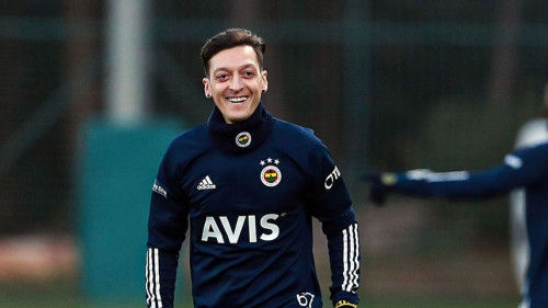 Mesut Ozil objasnio zašto će u Fenerbahčeu nositi dres s brojem 67
