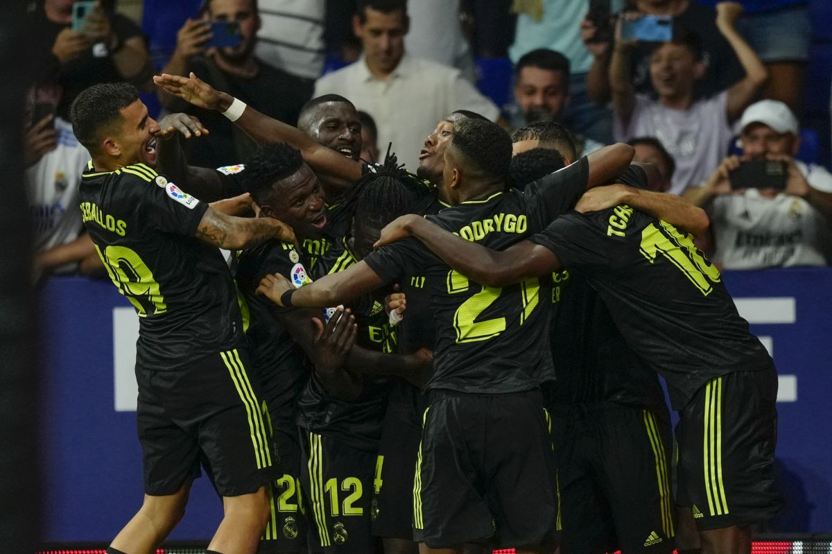 Real Madrid je danas isplatio bonuse svakom igraču za osvojene trofeje u prošloj sezoni Real Madrid je danas isplatio bonuse svakom igraču za osvojene trofeje u prošloj sezoni