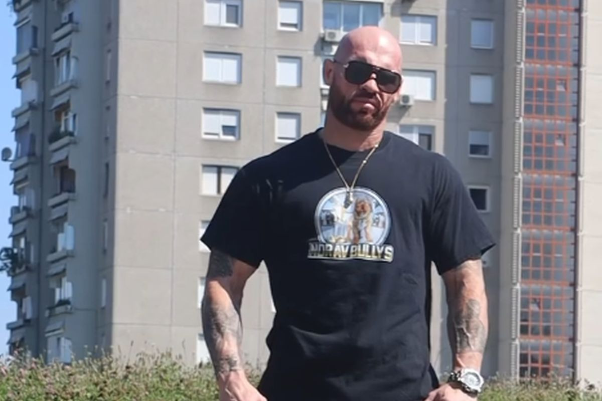 Ulični obračun legende završio teškim nokautom - Nije ni shvatio šta se desilo Ulični obračun legende završio teškim nokautom - Nije ni shvatio šta se desilo