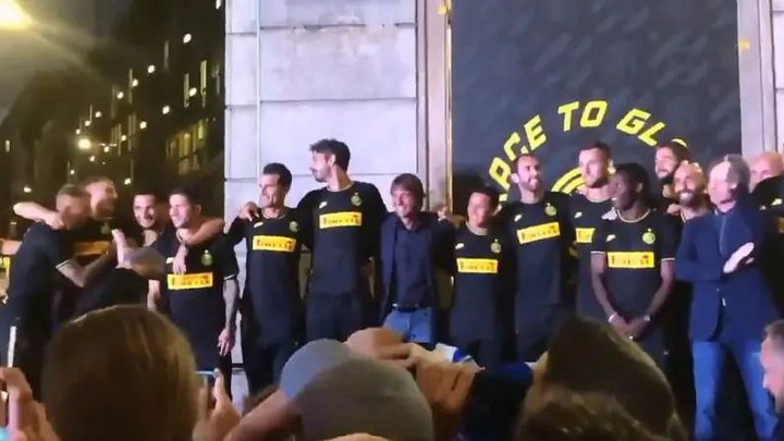 Navijači Intera zapjevali protiv Juventusa: Kako je reagovao Conte?