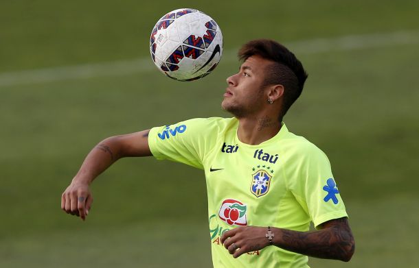 Neymar oduševljen izgledom na PES 2016!