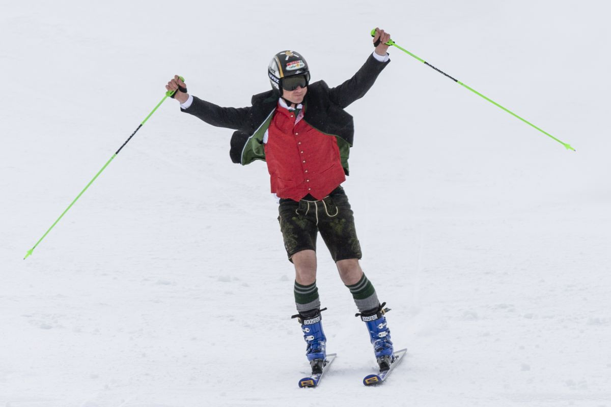 Legendarni austrijski skijaš okončao bogatu karijeru: Posljednju trku skijao u šorcu i košulji