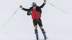 Legendarni austrijski skijaš okončao bogatu karijeru: Posljednju trku skijao u šorcu i košulji