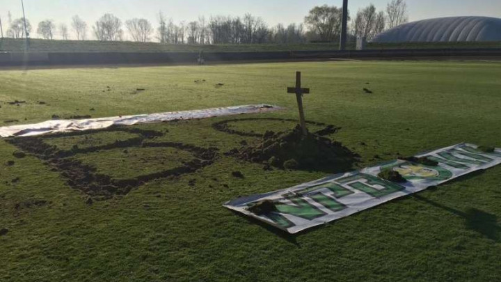 Šok u regionu: Došli na stadion i iskopali grobove za predsjednika i sportskog direktora kluba