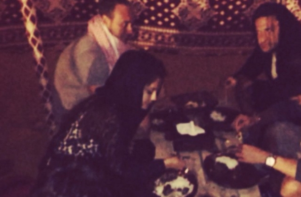 Nisu samo jahali kamilu: Sejo i Selena večerali na otvorenom