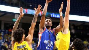 Efes deklasirao Maccabi, Musa upisao euroligaške minute