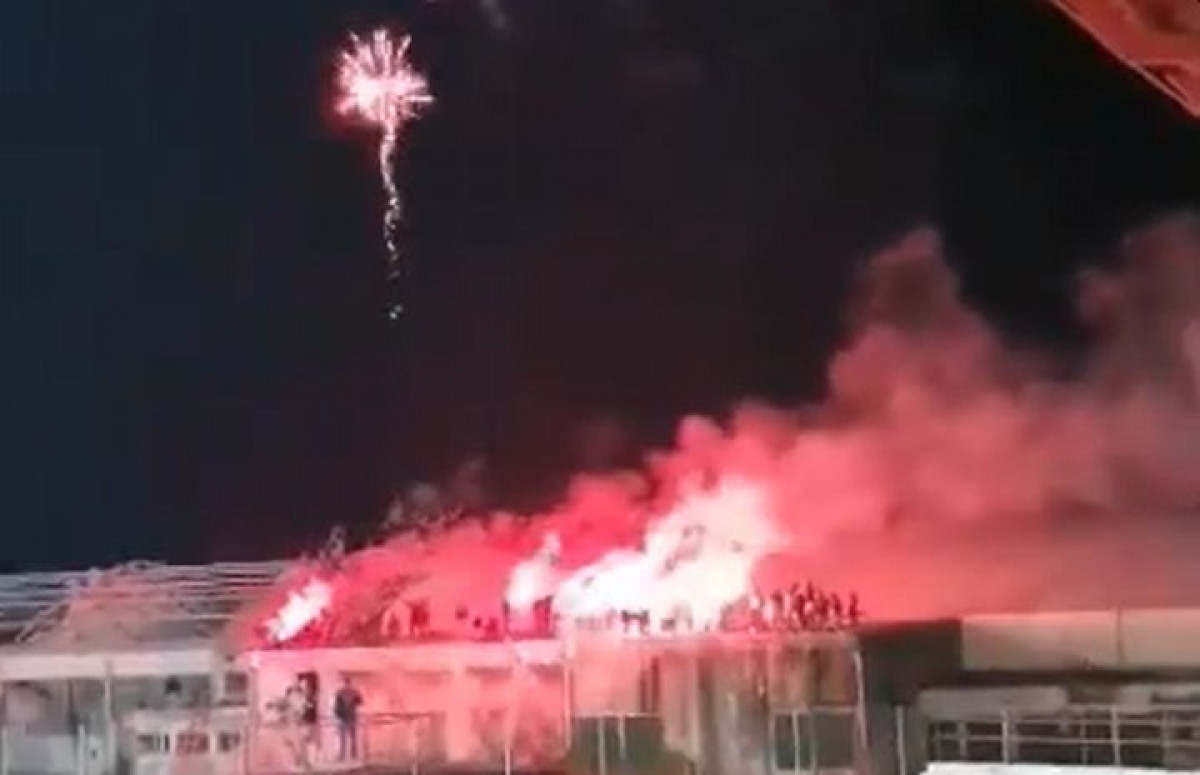 Bakljada i vatromet navijača Veleža nakon gola protiv Borca