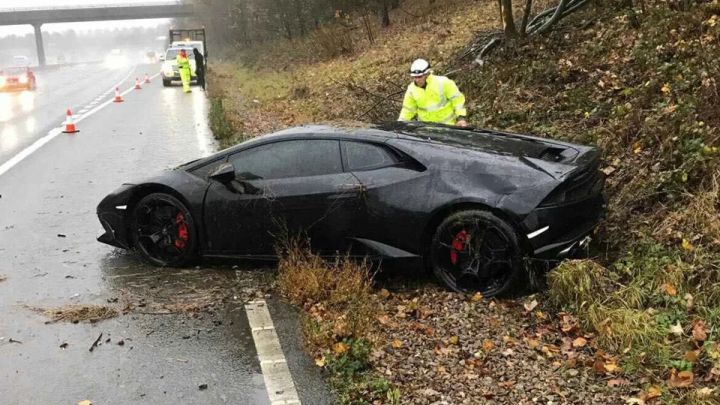 Jedva se spasio: Igrač Leicestera uništio skupi Lamborghini