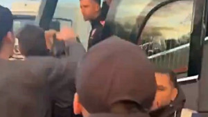 Ružne scene nakon utakmice: Navijači Burnleya napali Ahmedhodžića i društvo kod autobusa
