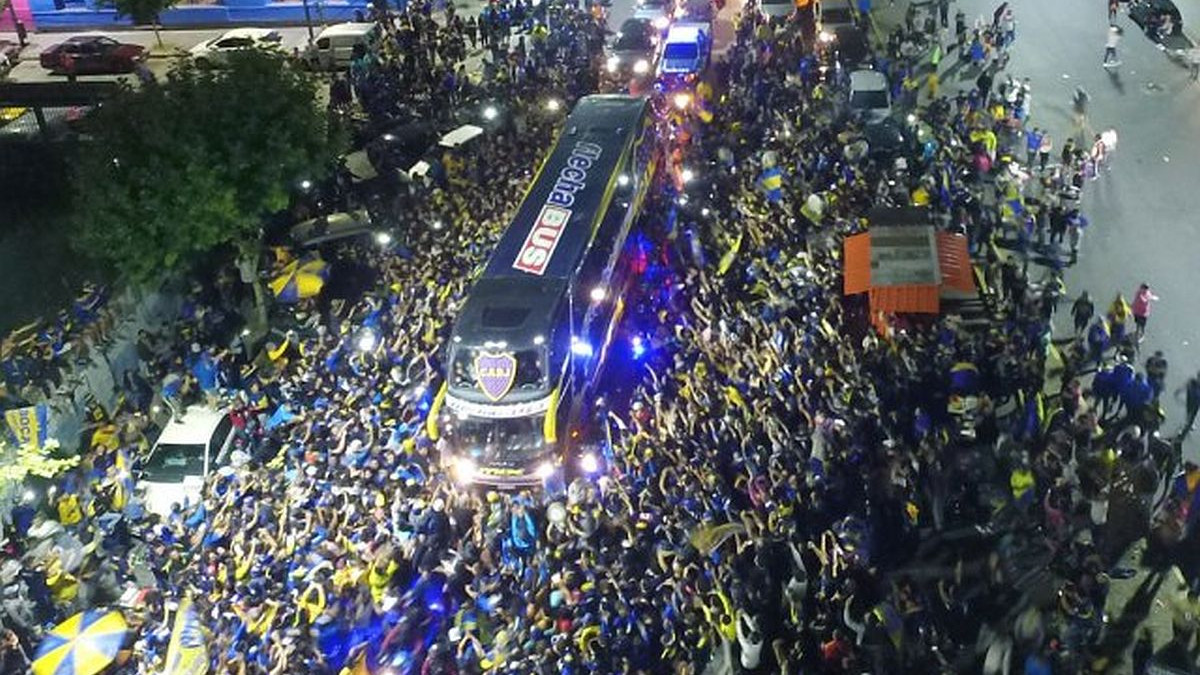 Nigdje nema ovakvih fanatika: Hiljade navijača ispratilo Bocu u Madrid