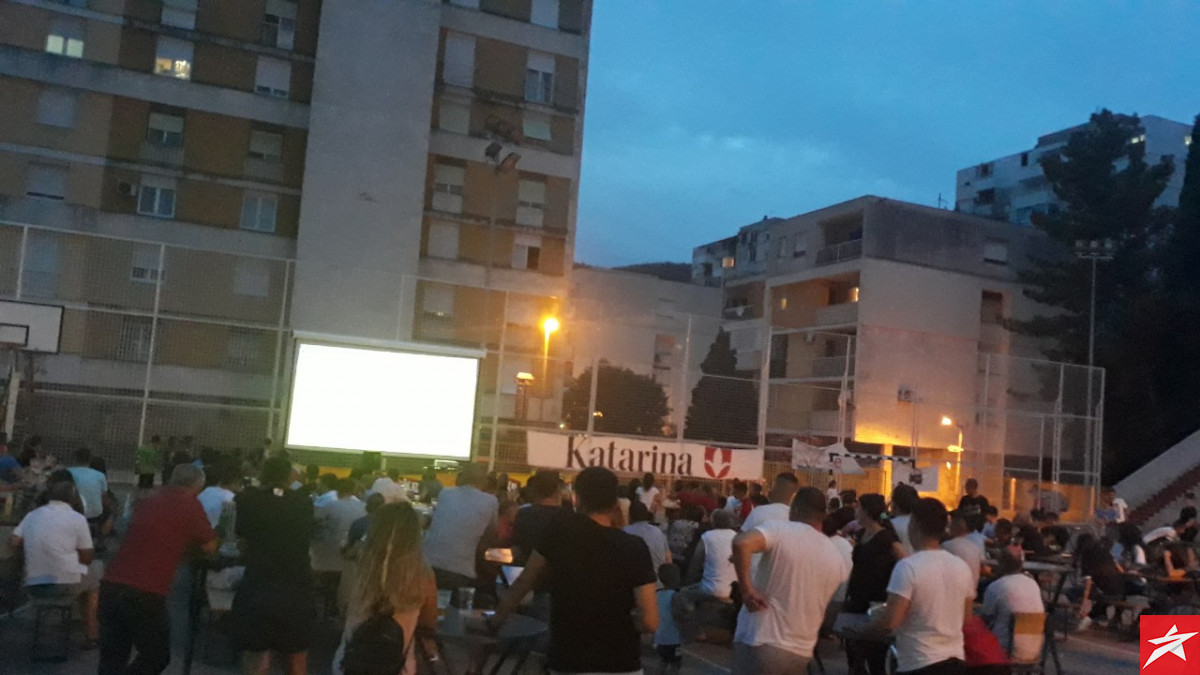 Organizirano gledanje prenosa iz Malmoa u Mostaru
