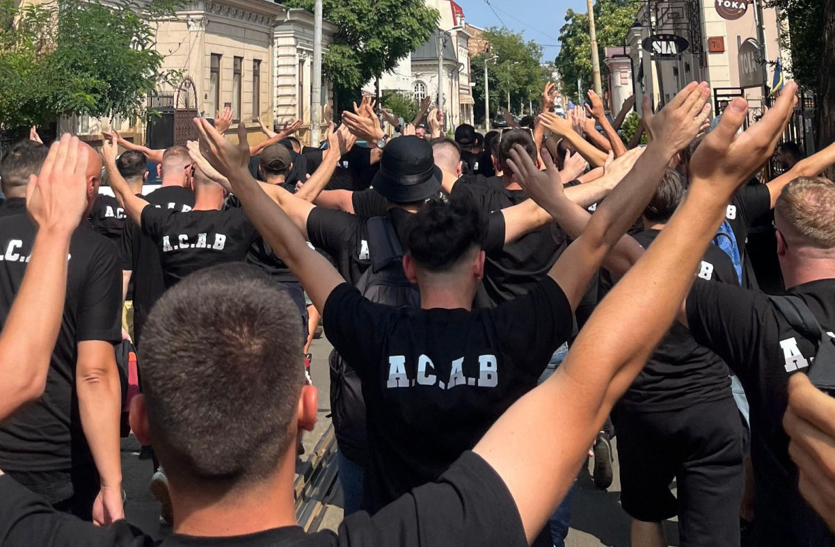 Albanci su stigli! Marširaju ulicama grada gdje se Kosovo mrzi kao u Beogradu: "Sve se trese" Albanci su stigli! Marširaju ulicama grada gdje se Kosovo mrzi kao u Beogradu: "Sve se trese"