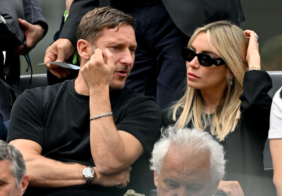 Hiljade mrtve djece je zaboravio: Totti uzeo ogroman novac i pokazao da ikone ipak ne postoje Hiljade mrtve djece je zaboravio: Totti uzeo ogroman novac i pokazao da ikone ipak ne postoje