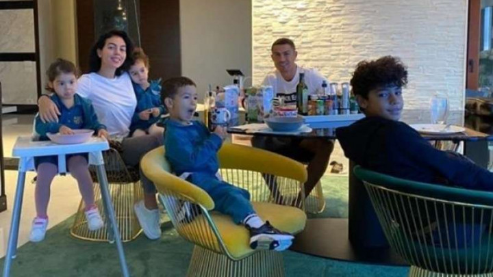 Fanovi analizirali fotografiju Ronalda i zapazili detalj: 'Pa za to nije dao više od 14 eura'