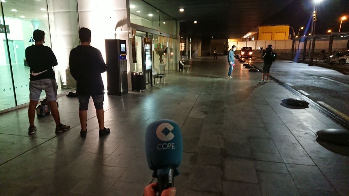 Pjanić sletio u Barcelonu, grupa novinara ga nesrpljivo čeka ispred aerodroma