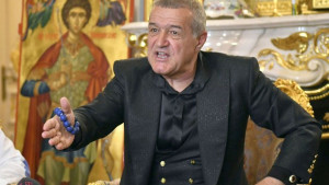 Šou 'ludog' vlasnika se nastavlja: Naredio zamjenu igrača na poluvremenu i zatim ga otpustio