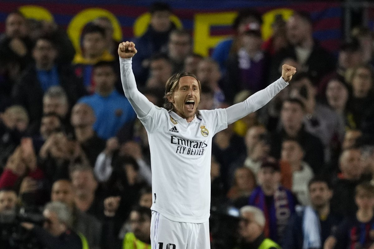 Španski mediji: Luka Modrić ostaje u Realu! Španski mediji: Luka Modrić ostaje u Realu!