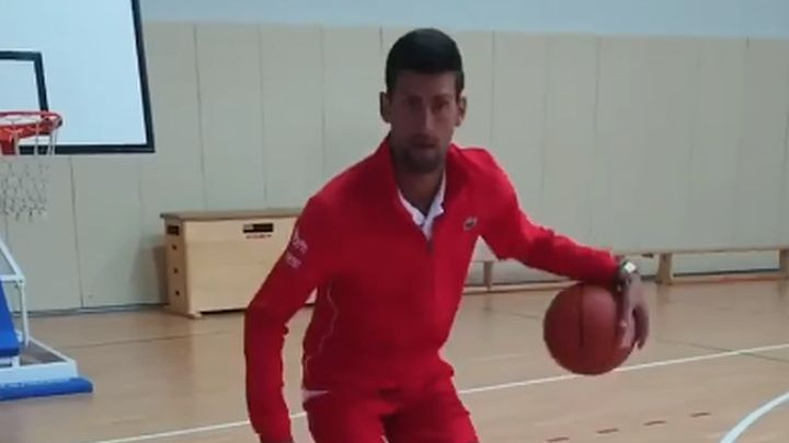 Đoković pokazao da zna igrati i košarku, a onda prozvao LeBrona Jamesa
