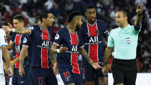 Igrači PSG-a i Marseillea izazvali haos, a najgore je prošao nesretni sudija sa meča