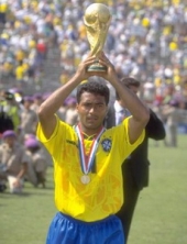 Romario ponovo na terenu Romario ponovo na terenu