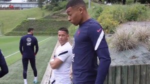 Niko ne uživa u reprezentaciji kao Mbappe: Njegove šale ostavljaju sve u nevjerici