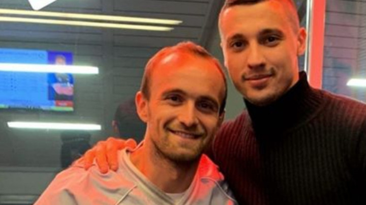 Povrijeđeni Rade Krunić i Amel Tuka bodre Milan s tribina