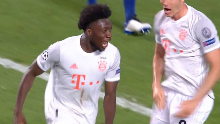 Detalj koji je rijetko ko primjetio: Lewandowski ošamario Daviesa