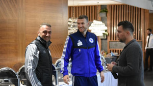 Edin Džeko stigao u Sarajevo, svi se nadaju da će biti spreman za Fince