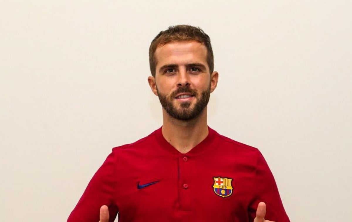 Pjanić sletio u Barcelonu i odmah pozirao u majici svog novog kluba
