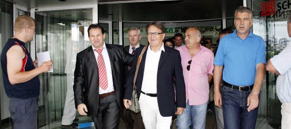 Ćiro: Zajebi priču, igrat će svi! Ćiro: Zajebi priču, igrat će svi!