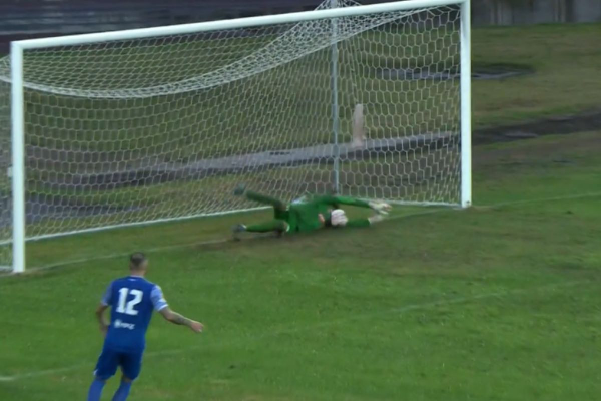 Nezapamćen skandal i sramota u Crnoj Gori: Gol je i kad lopta nije ni blizu linije Nezapamćen skandal i sramota u Crnoj Gori: Gol je i kad lopta nije ni blizu linije