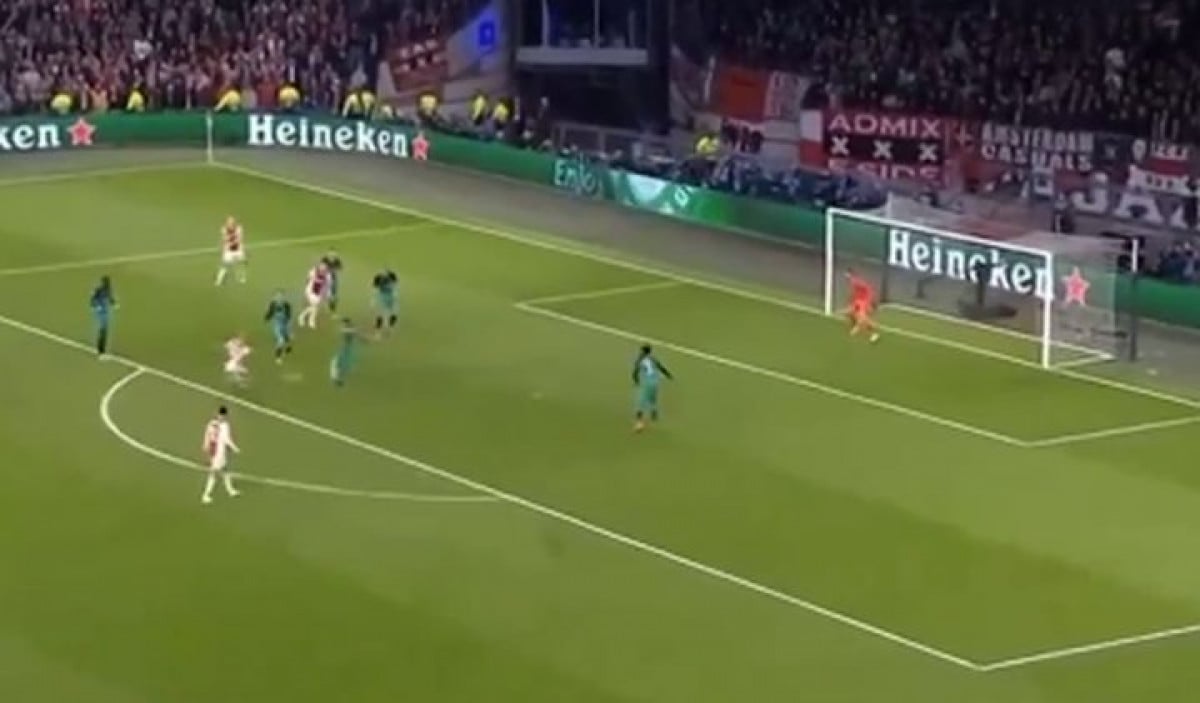Ludnica u Amsterdamu: Svi su vidjeli loptu u golu, ali je stativa spasila Tottenham