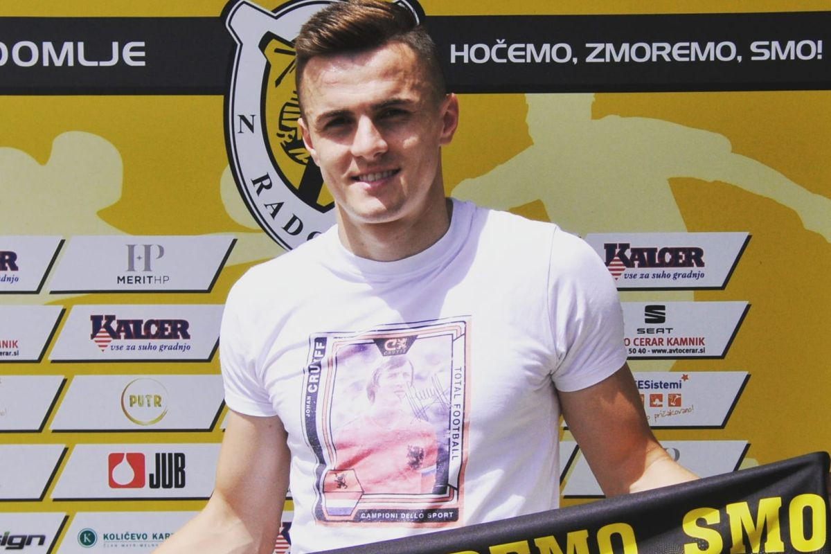 Dosadašnji fudbaler Mladosti predstavljen u novom klubu Dosadašnji fudbaler Mladosti predstavljen u novom klubu