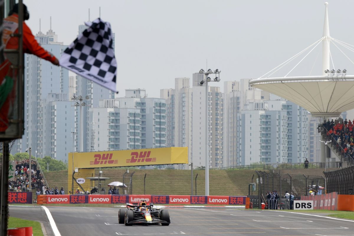 Max Verstappen "počistio" konkurenciju u sprint utrci u Kini, ali priča dana bio je Lewis Hamilton