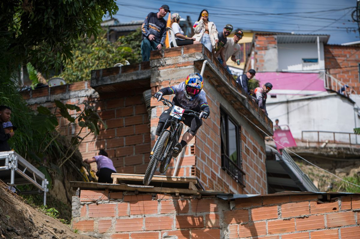 Ekstremni biciklistički spust u Medellinu, Juanfer Velez pobjednik